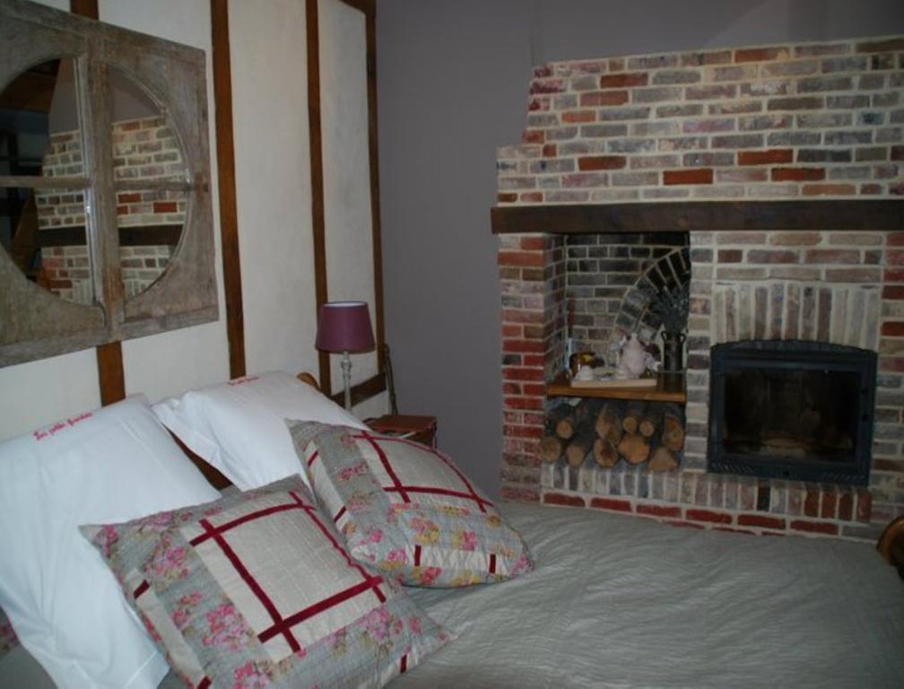Chambres D'Hotes La Petite Flambee Le Tronquay  Room photo